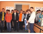 12 апреля 2008 г. По техникуму будущих учащихся водили студенты нынешние.